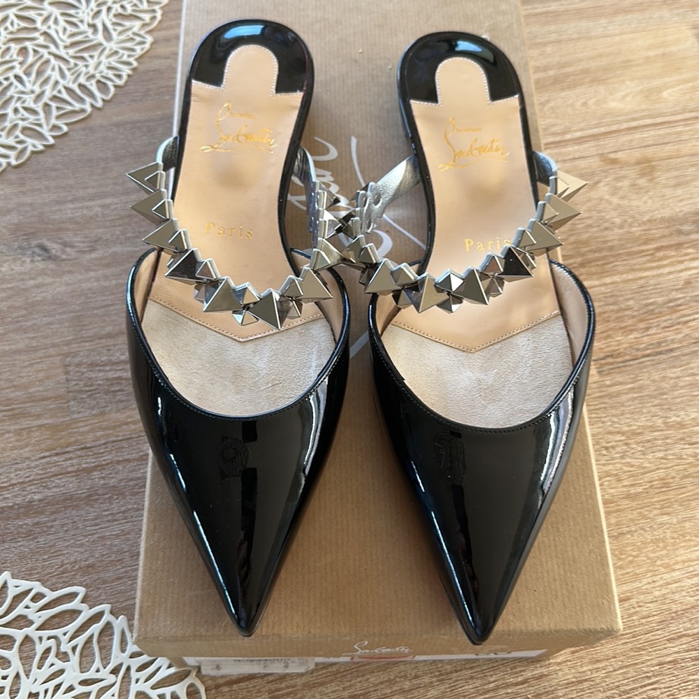 NEW in box- Christian Louboutin Planet Choc Flat Patent Spikes BK65 Black/Silver